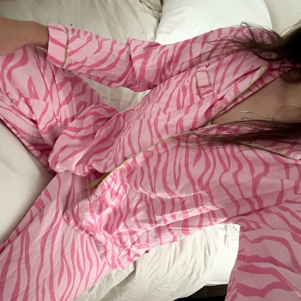 COLLECTIBLE / RARE  Victoria’s Secret  Zebra Print Pajama Set